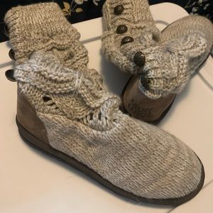 Mik Luk sweater boots